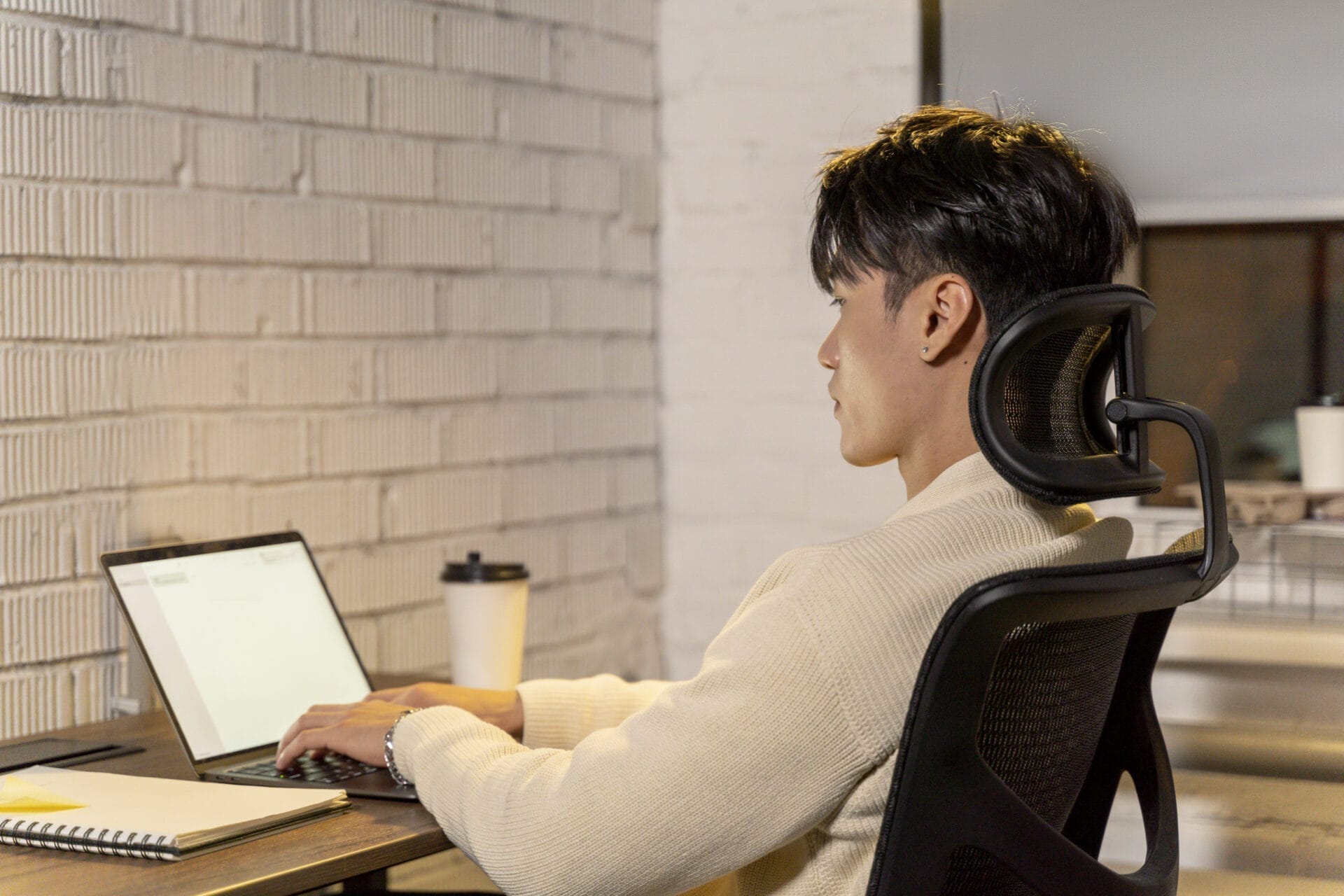 Can I sit cross-legged in an ergonomic chair?